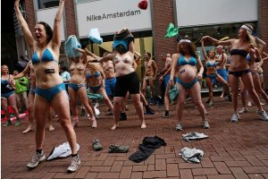 NikeBodyBoard.thumb.jpg.063dfb4ec8753f81fe82673949fc3d0d.jpg