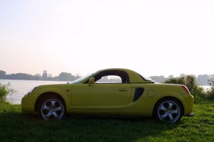 ToyotaMR2_001.thumb.jpg.6f3cd3a3b4e96605fd5511f101577d25.jpg