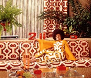 seventies_chic.thumb.jpg.f63d479463e91137a79240bc827f354d.jpg